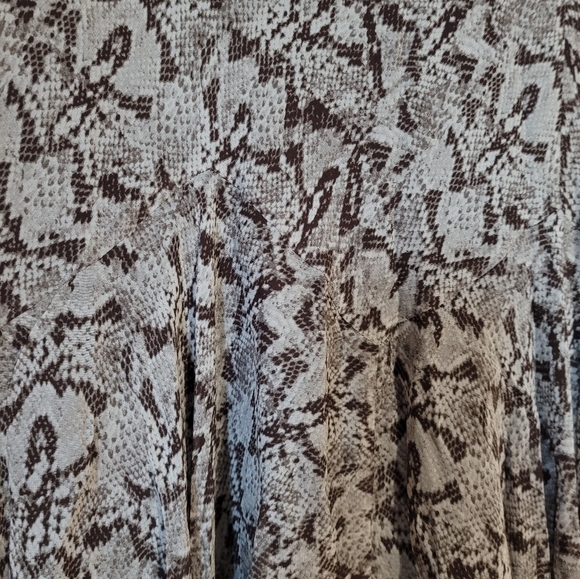 MICHAEL BY MICHAEL KORS Silk and Polyester Printed Layered Skirt, Size M - Picture 4 of 8